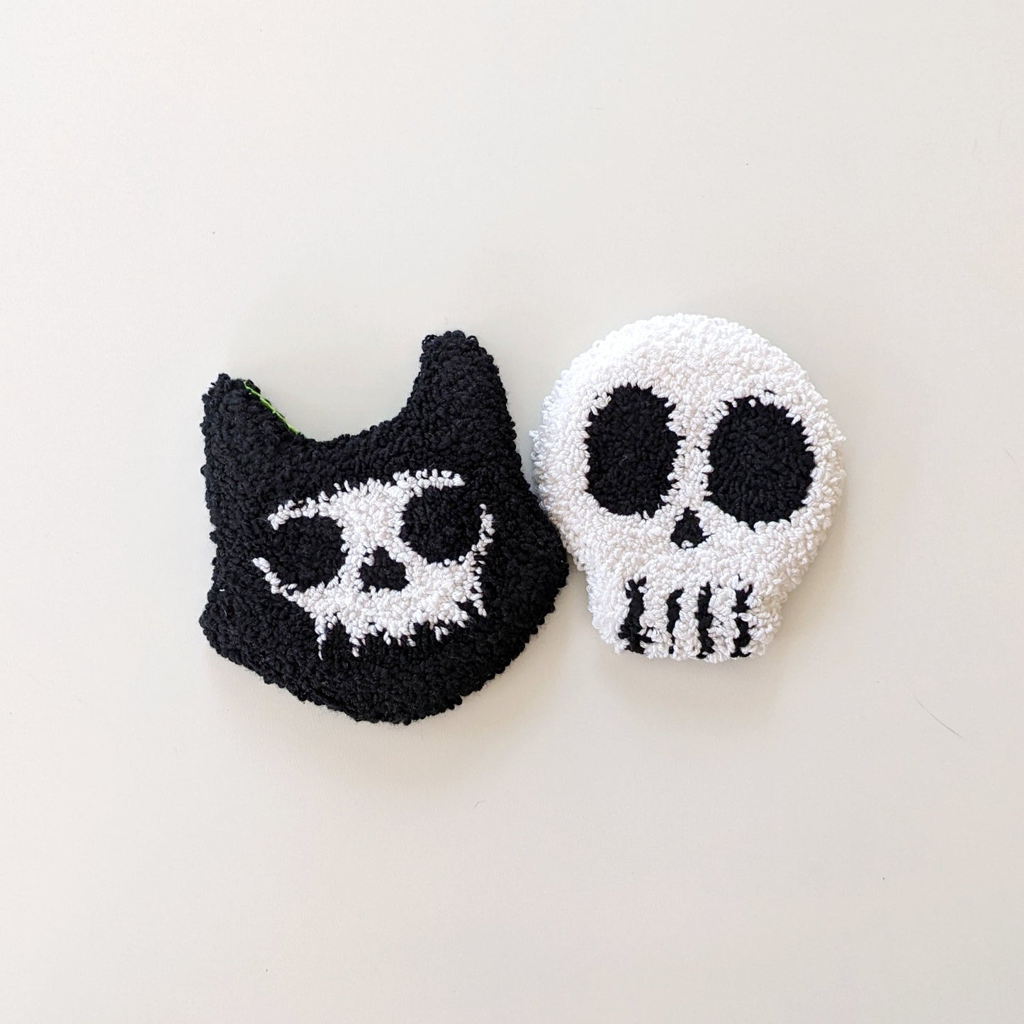 Punch needle kit _ Skull coaster