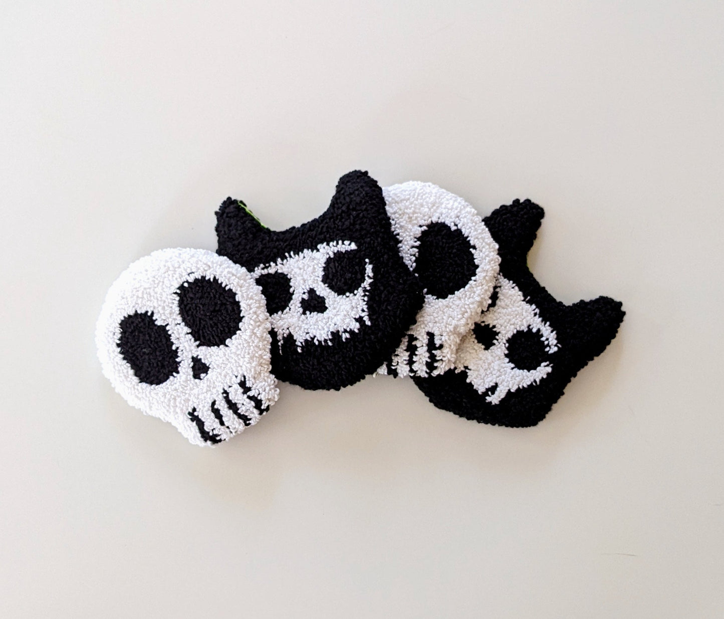 Punch needle kit _ Skull coaster